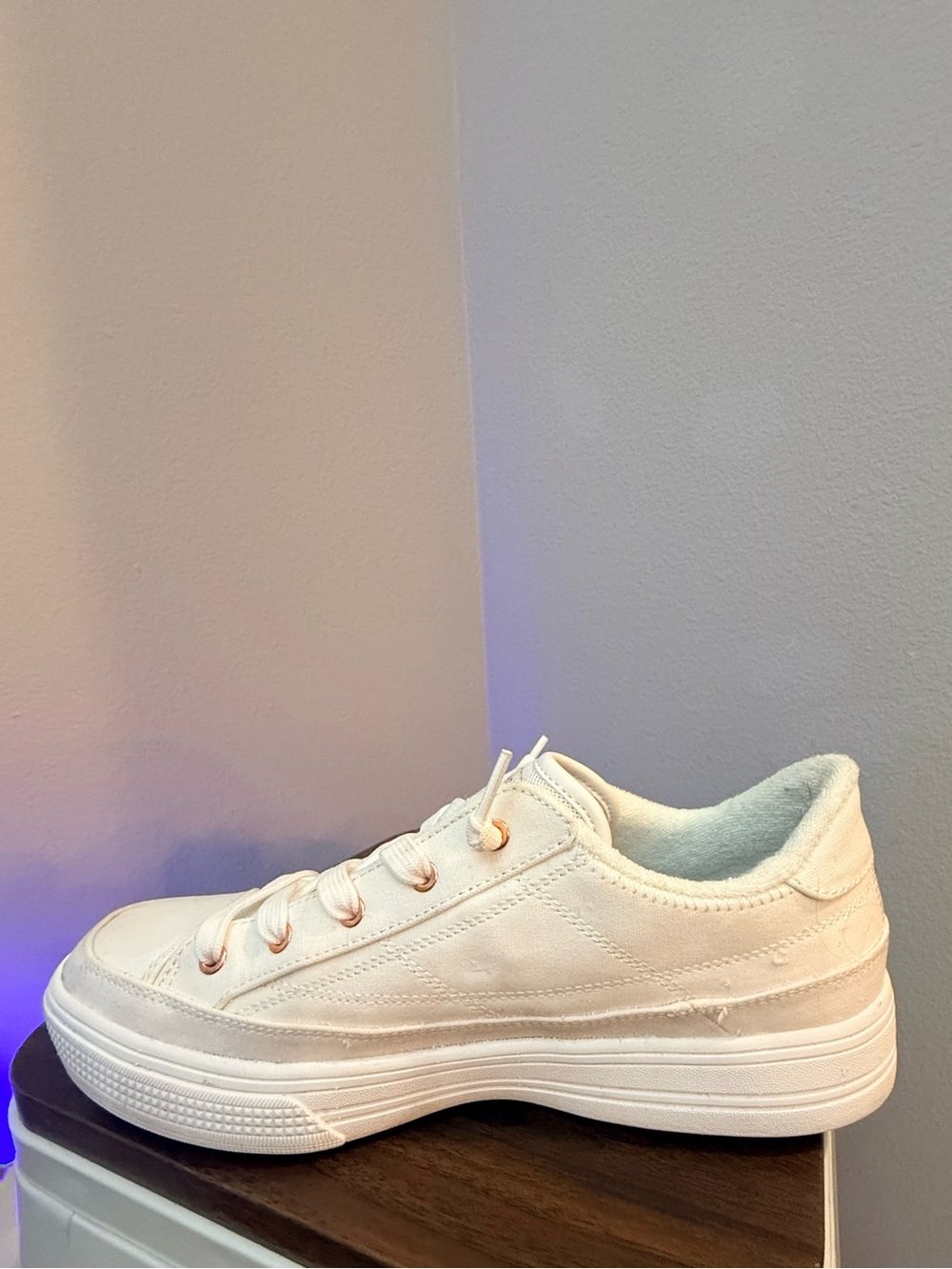 Skechers Women's Low-Top Cream Canvas Sneaker